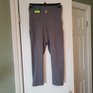 Tek Gear Maternity Womens Medium Capri Leggings Grey NEW